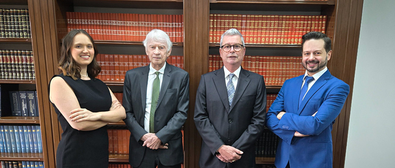 Os Sócios - Jakutis e Rossi - Sociedade de Advogados